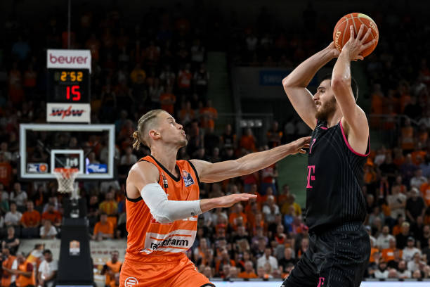 在激烈的足 在激烈的足