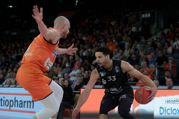 彼此之间向 彼此之间向